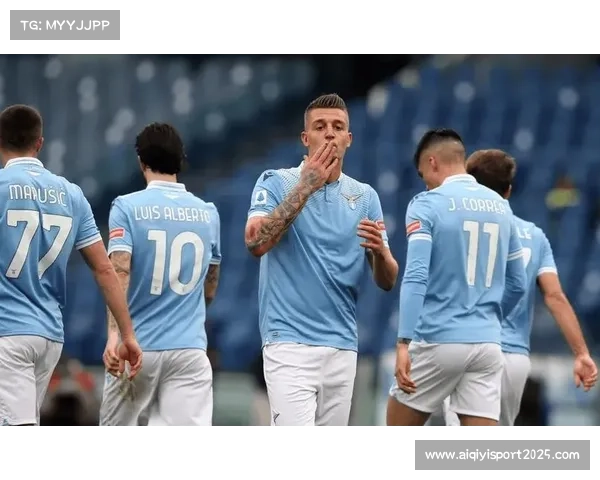 意甲帕尔玛vs拉齐奥主队球迷扔假蛇，抗议裁判判罚